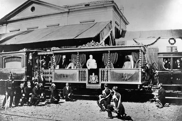 El Papa Pío IX a bordo del tren papal, finales del siglo XIX
